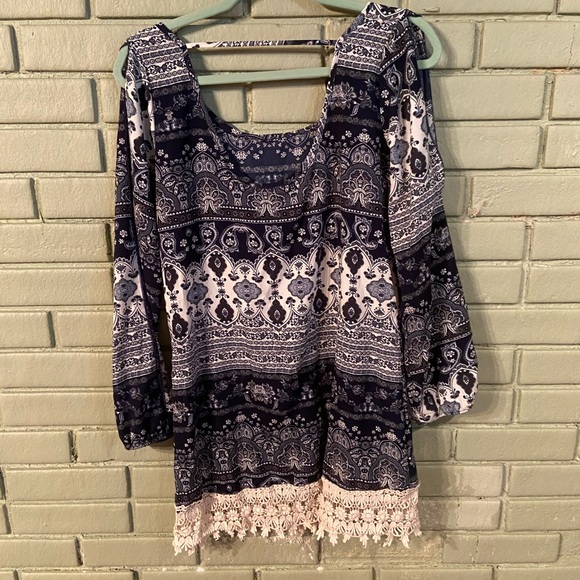 Open Back and Cold Shoulder Dress M - Picture 2 of 5